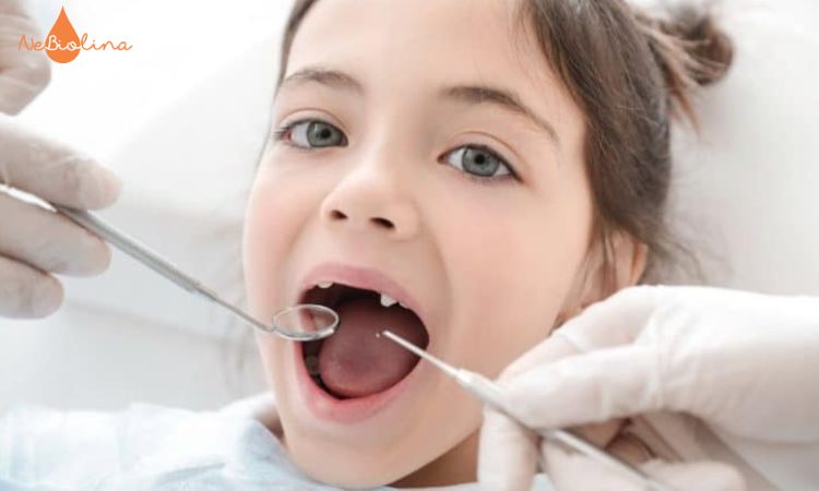 Nếu quá 6 tháng răng chưa mọc, phụ huynh nên đưa trẻ đi khám