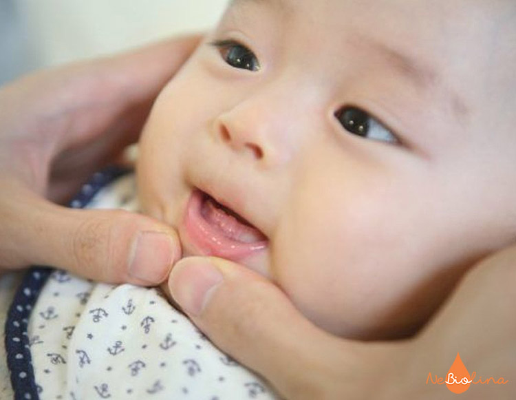 Ba mẹ nên cho trẻ đi khám nếu sau 12 tháng tuổi bé chưa mọc răng nào