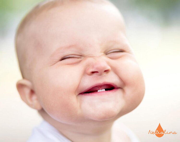 Trẻ có xu hướng mọc răng muộn hơn theo yếu tố di truyền từ ba mẹ