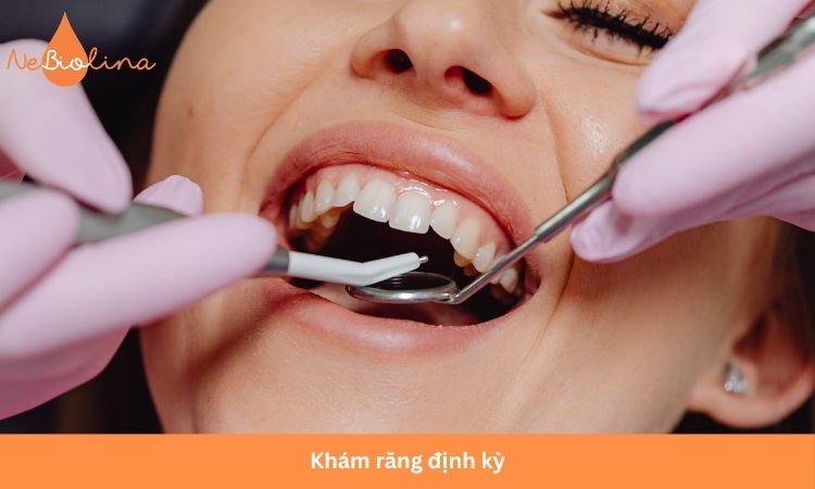 Khám răng định kỳ để phát hiện sớm sâu răng. 