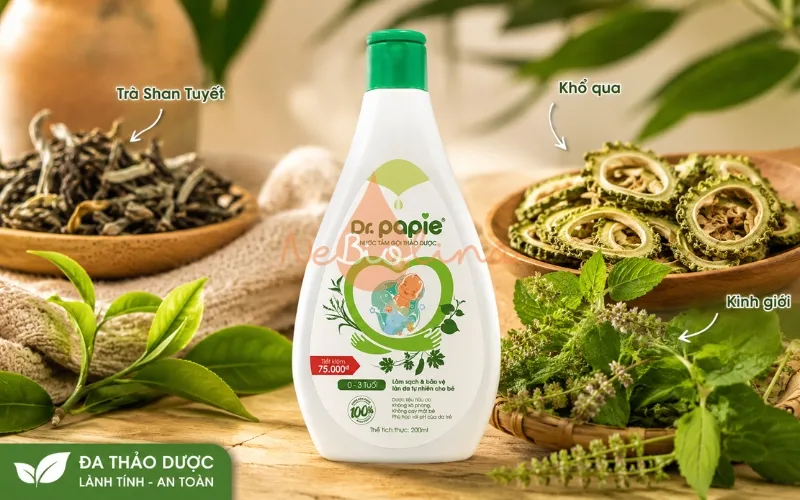 Nước tắm gội thảo dược Dr. Papie chứa nhiều thành phần dược liệu